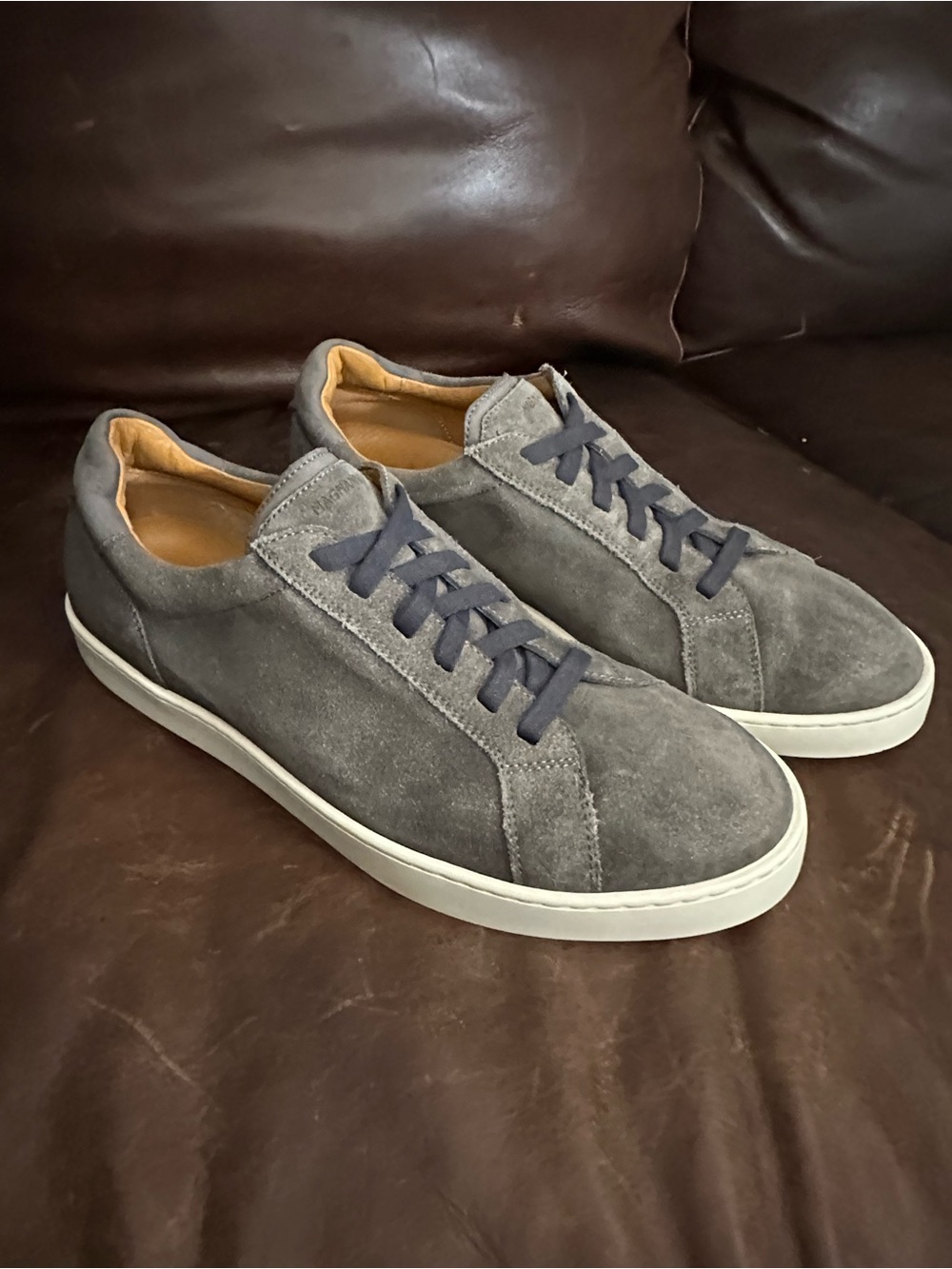 Magnanni Gray Suede Low-Top Sneakers with Navy Laces